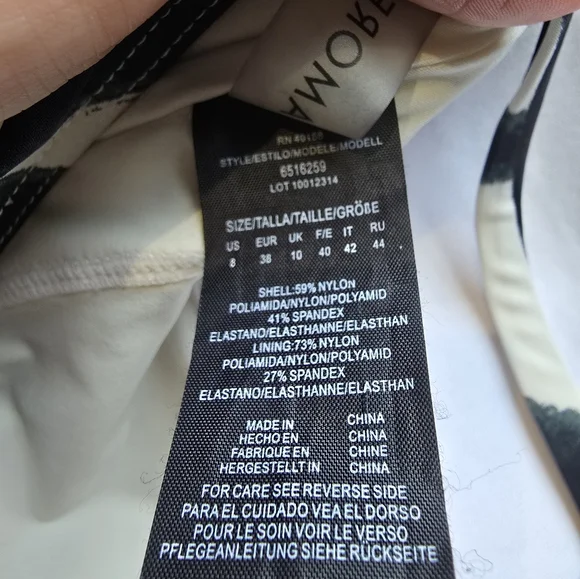 Miraclesuit Monochrome Graphic One Piece - Picture 10 of 11